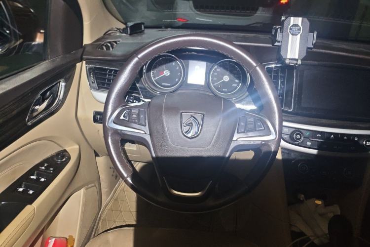 Used Baojun 730 2016 1.5L Manual Luxury Edition 7 Seats Steering Wheel