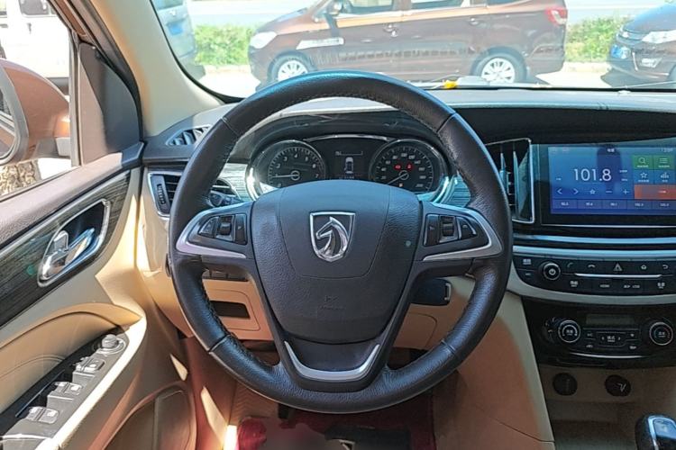 Used Baojun 730 2016 1.8L iAMT Luxury Model 7 Seats Steering Wheel