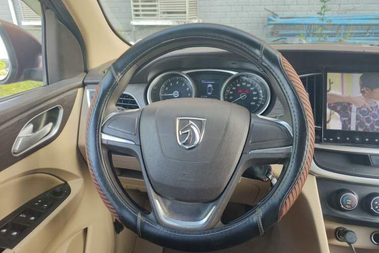Used Baojun 730 2016 1.5L Manual Standard Version 7 Seats Steering Wheel