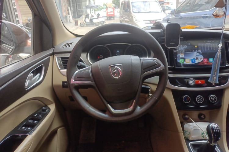 Used Baojun 730 2016 1.5L Manual Standard Version 7 Seats Steering Wheel