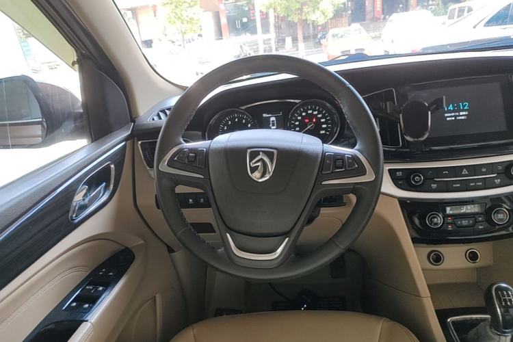 Used Baojun 730 2016 1.8L Manual Luxury Edition 7 Seats Steering Wheel