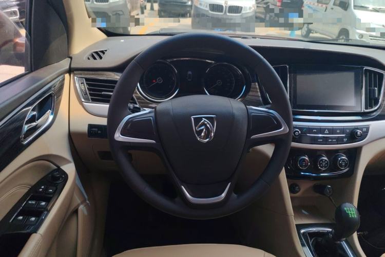 Used Baojun 730 2016 1.5T Manual Comfort Version 7 Seats Steering Wheel