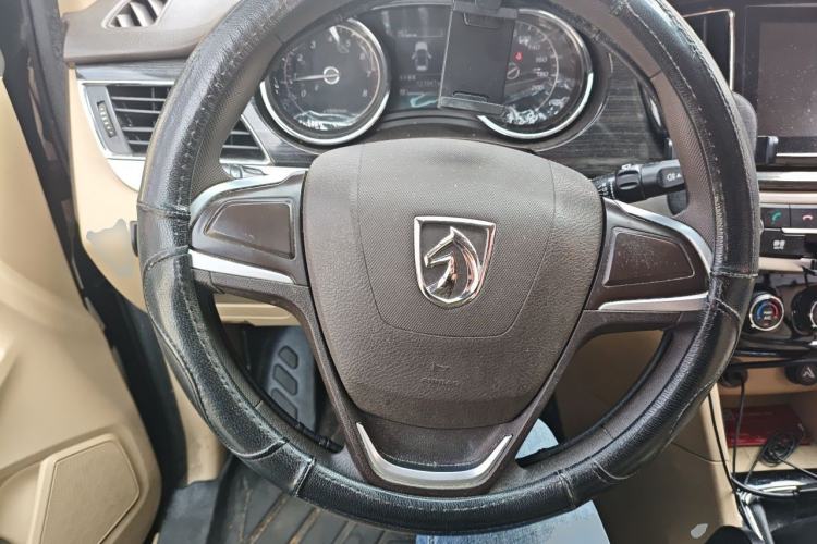 Used Baojun 730 2016 1.5T Manual Comfort Version 7 Seats Steering Wheel