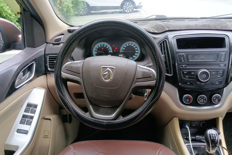 Used Baojun 730 2016 1.5L Manual Value Edition 7 Seats China V Emission Standard Steering Wheel