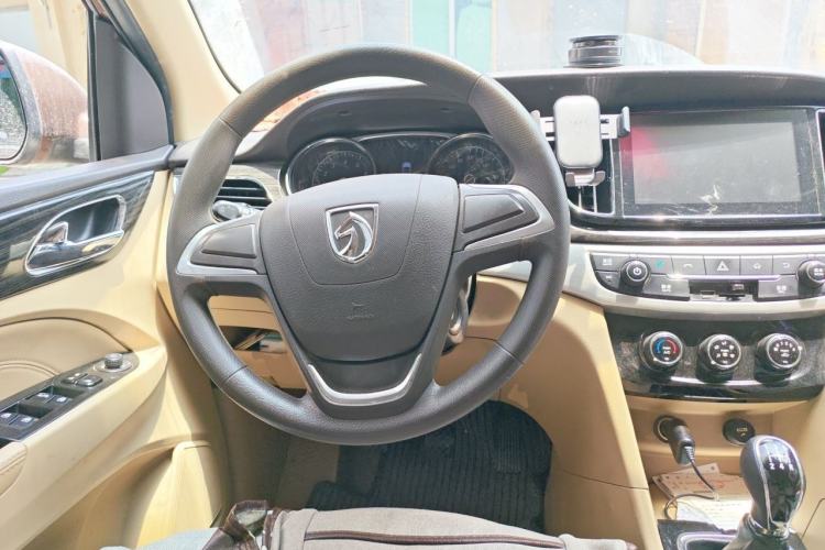 Used Baojun 730 2016 1.5L Manual Comfort Version 7 Seats China V Emission Standard Steering Wheel