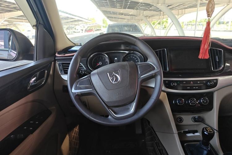 Used Baojun 730 2016 1.5L Manual Comfort Version 7 Seats China V Emission Standard Steering Wheel