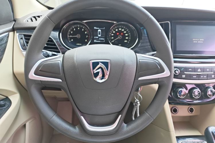 Used Baojun 730 2016 1.5L Manual Comfort Version 7 Seats China V Emission Standard Steering Wheel
