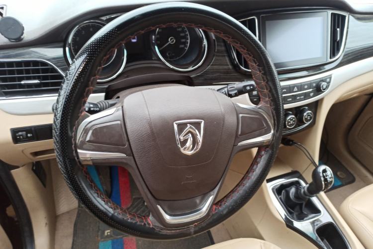 Used Baojun 730 2016 1.5T Manual Comfort Version 7 Seats Steering Wheel