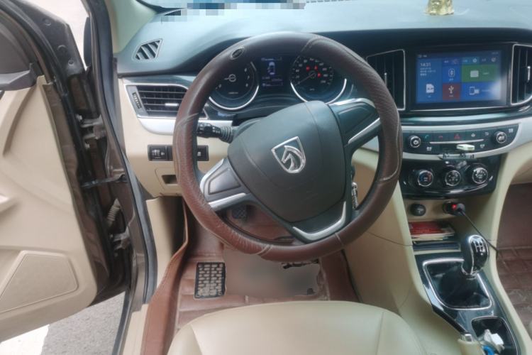 Used Baojun 730 2016 1.5L Manual Comfort Version 7 Seats China V Emission Standard Steering Wheel