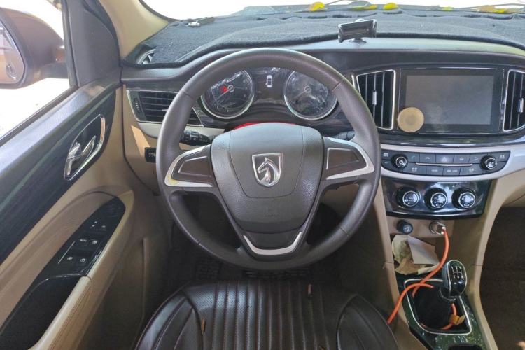 Used Baojun 730 2016 1.5L Manual Comfort Version 7 Seats China V Emission Standard Steering Wheel