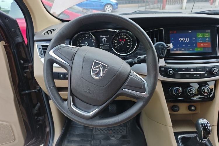 Used Baojun 730 2016 1.5L Manual Comfort Version 7 Seats China V Emission Standard Steering Wheel