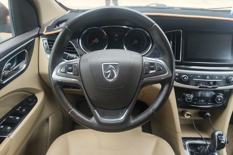 Used Baojun 730 2016 1.5L Manual Luxury Edition 7 Seats Steering Wheel