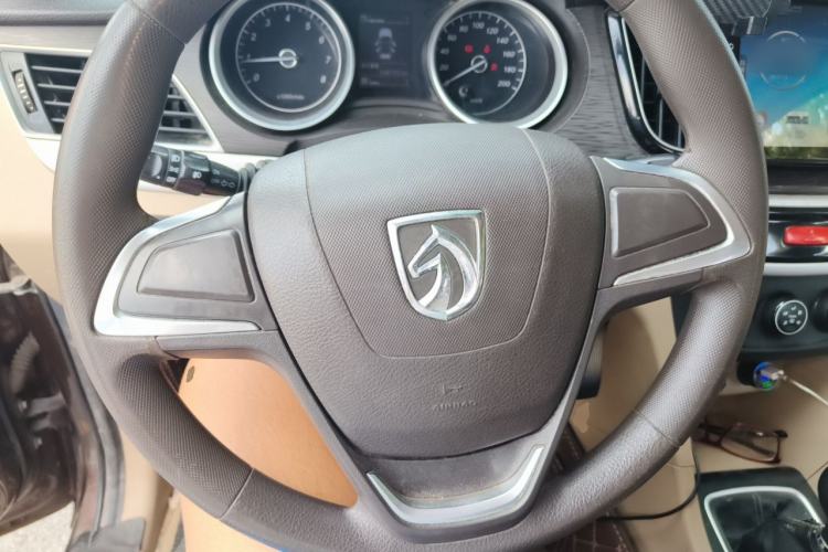 Used Baojun 730 2016 Revised 1.5L Manual Standard Version 7 Seats China V Emission Standard Steering Wheel
