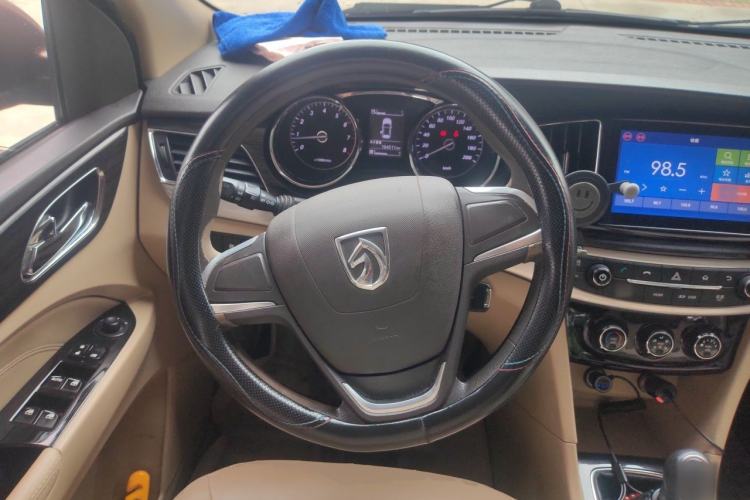 Used Baojun 730 2016 1.5T Manual Comfort Version 7 Seats Steering Wheel