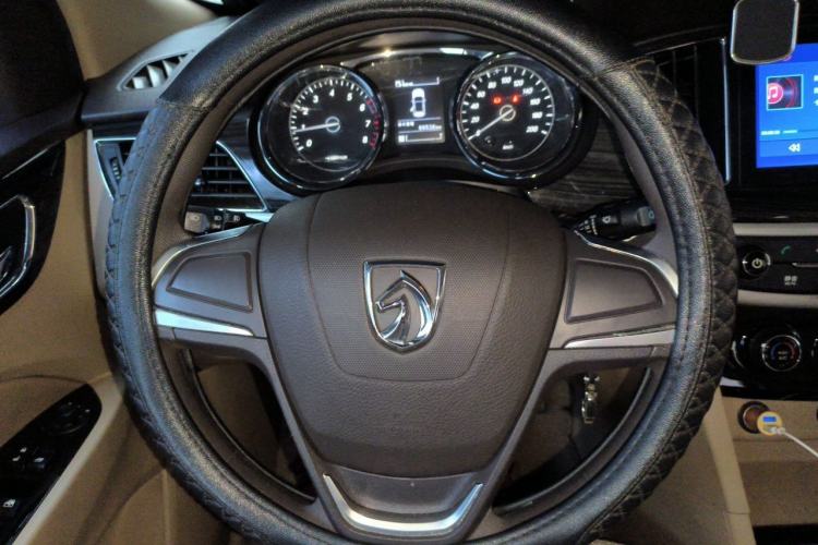 Used Baojun 730 2016 1.5T Manual Comfort Version 7 Seats Steering Wheel