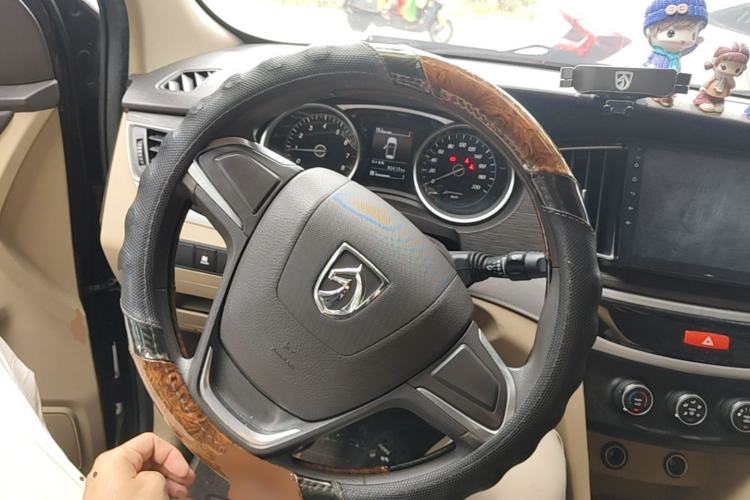 Used Baojun 730 2016 Revised 1.5L Manual Standard Version 7 Seats China V Emission Standard Steering Wheel