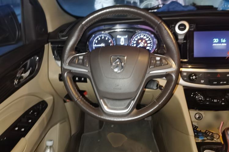 Used Baojun 730 2016 1.5T Manual Luxury Edition 7 Seats Steering Wheel