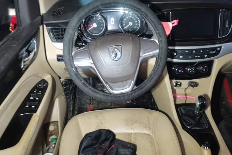 Used Baojun 730 2016 1.5L Manual Comfort Version 7 Seats China V Emission Standard Steering Wheel
