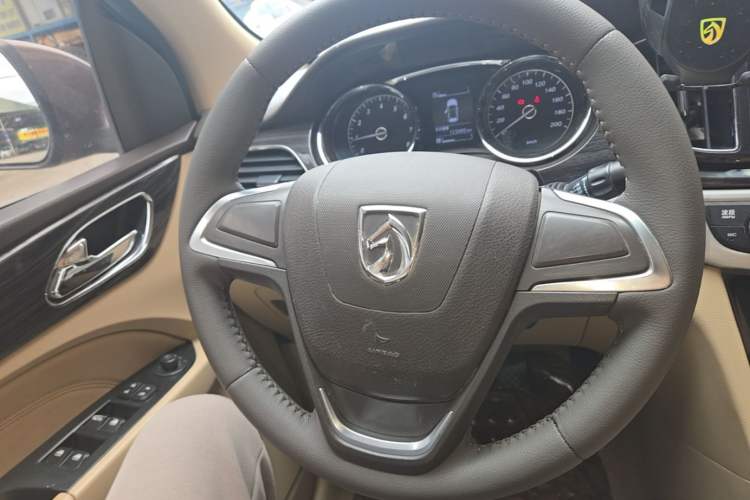 Used Baojun 730 2016 1.5L Manual Comfort Version 7 Seats China V Emission Standard Steering Wheel