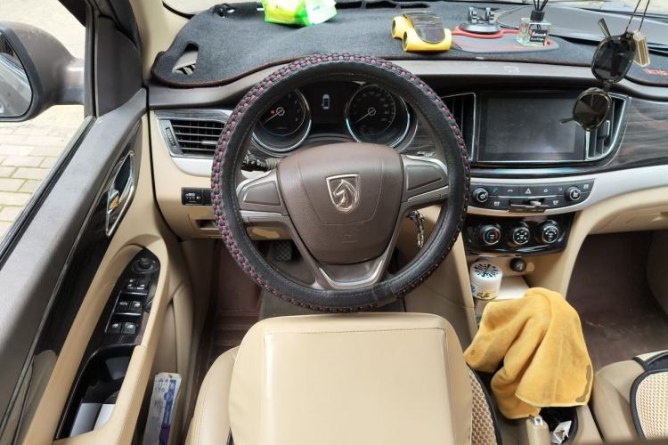 Used Baojun 730 2016 1.5L Manual Standard Version 7 Seats Steering Wheel