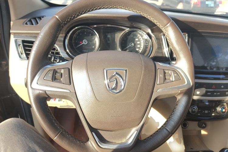 Used Baojun 730 2016 1.5L Manual Luxury Edition 7 Seats Steering Wheel