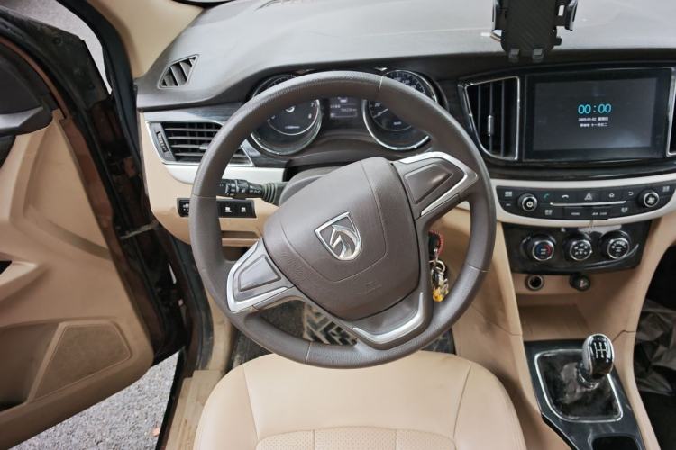 Used Baojun 730 2016 1.5L Manual Comfort Version 7 Seats China V Emission Standard Steering Wheel