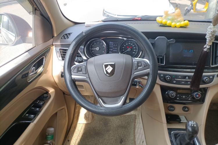 Used Baojun 730 2016 1.5L Manual Luxury Edition 7 Seats Steering Wheel