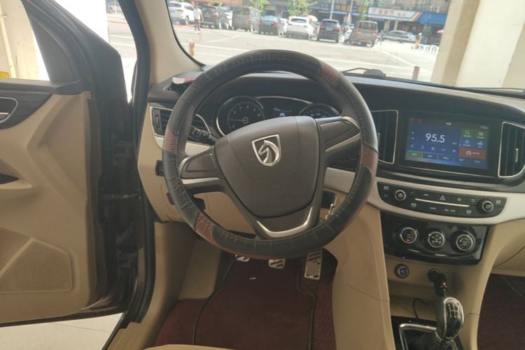 Used Baojun 730 2016 1.5L Manual Comfort Version 7 Seats China V Emission Standard Steering Wheel