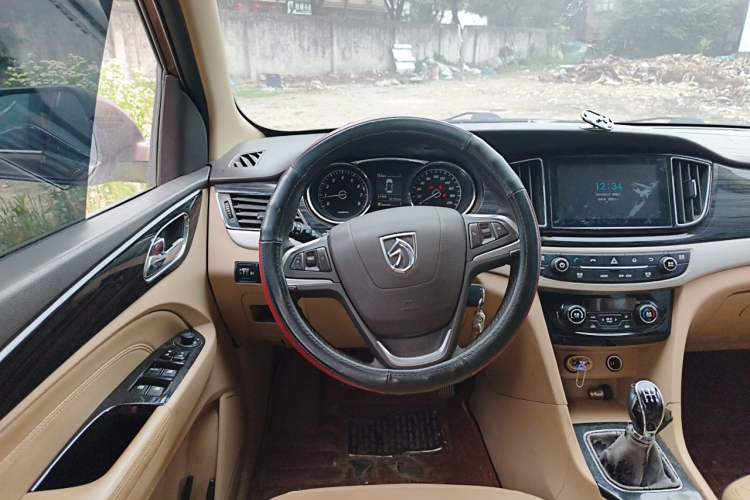 Used Baojun 730 2016 1.5L Manual Luxury Edition 7 Seats Steering Wheel