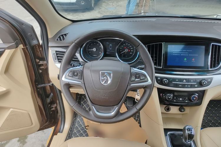 Used Baojun 730 2016 1.5L Manual Luxury Edition 7 Seats Steering Wheel
