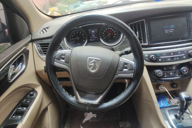 Used Baojun 730 2016 1.8L iAMT Luxury Model 7 Seats Steering Wheel