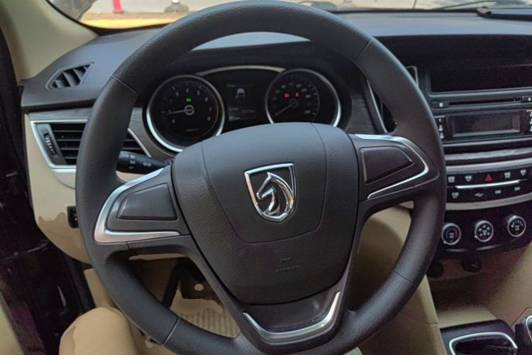 Used Baojun 730 2016 Revised 1.5L Manual Standard Version 7 Seats China V Emission Standard Steering Wheel