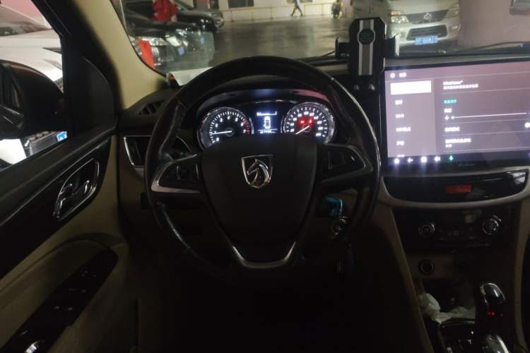 Used Baojun 730 2016 1.8L iAMT Luxury Model 7 Seats Steering Wheel