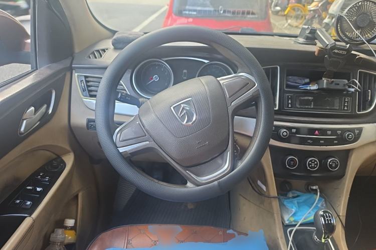 Used Baojun 730 2016 1.5L Manual Standard Version 5 Seats Steering Wheel