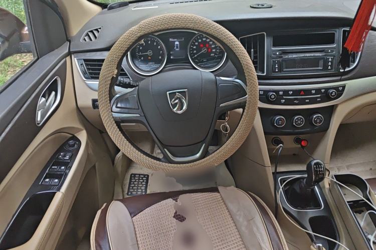 Used Baojun 730 2016 1.5T Manual Standard Version 7 Seats Steering Wheel