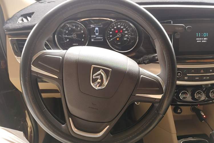 Used Baojun 730 2016 1.5L Manual Comfort Version 7 Seats China V Emission Standard Steering Wheel