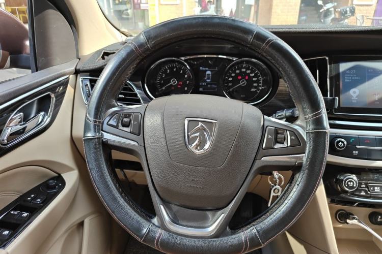 Used Baojun 730 2016 1.5L Manual Luxury Edition 7 Seats Steering Wheel