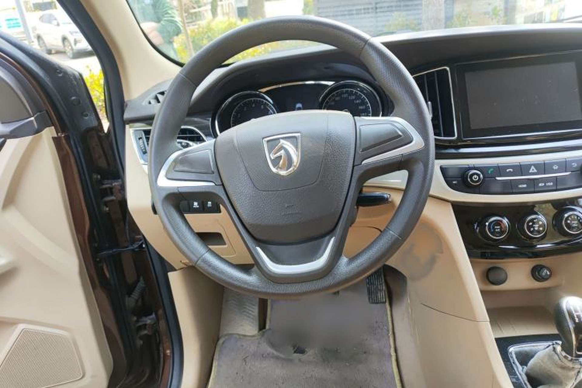 Used Baojun 730 2016 1.5L Manual Comfort Version 7 Seats China V Emission Standard Steering Wheel