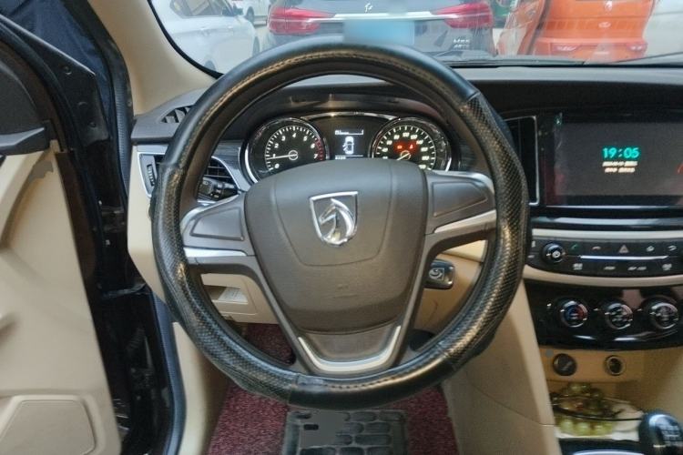 Used Baojun 730 2016 1.5L Manual Comfort Version 7 Seats China V Emission Standard Steering Wheel