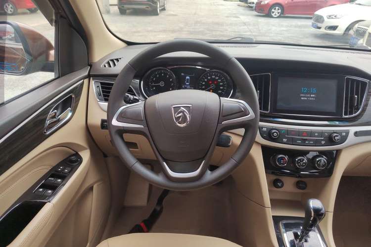 Used Baojun 730 2016 1.8L iAMT Comfort Version 7 Seats Steering Wheel