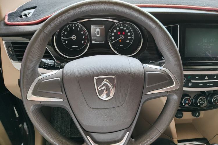 Used Baojun 730 2016 1.8L Manual Comfort Version 7 Seats Steering Wheel