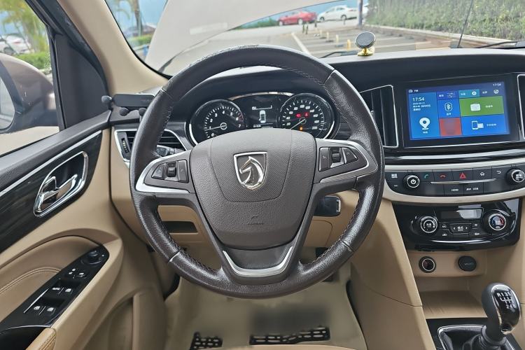 Used Baojun 730 2016 1.5T Manual Luxury Edition 7 Seats Steering Wheel