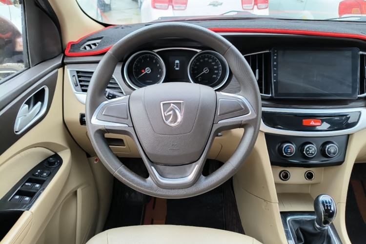 Used Baojun 730 2016 Revised 1.5L Manual Standard Version 7 Seats China V Emission Standard Steering Wheel