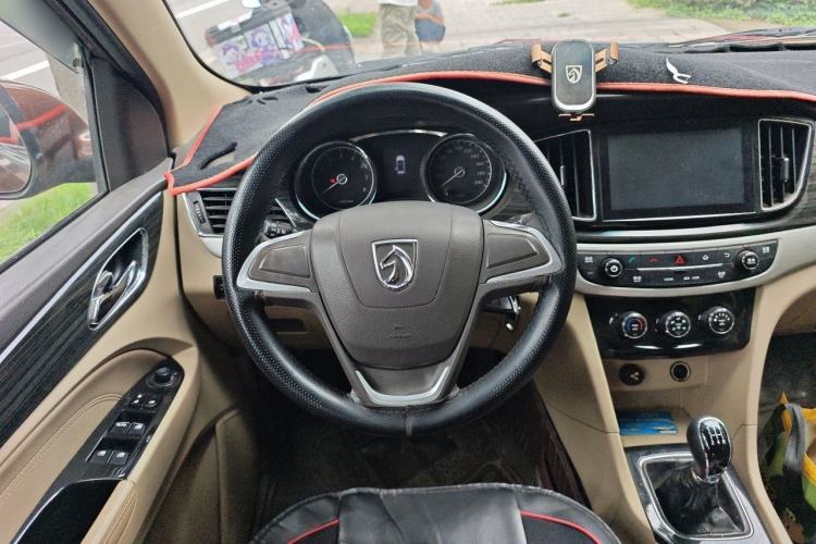 Used Baojun 730 2016 1.5L Manual Comfort Version 7 Seats China V Emission Standard Steering Wheel