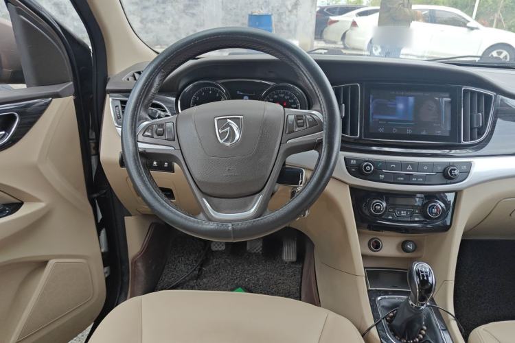 Used Baojun 730 2016 1.5L Manual Luxury Edition 7 Seats Steering Wheel