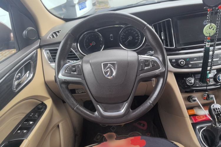 Used Baojun 730 2016 1.5L Manual Luxury Edition 7 Seats Steering Wheel
