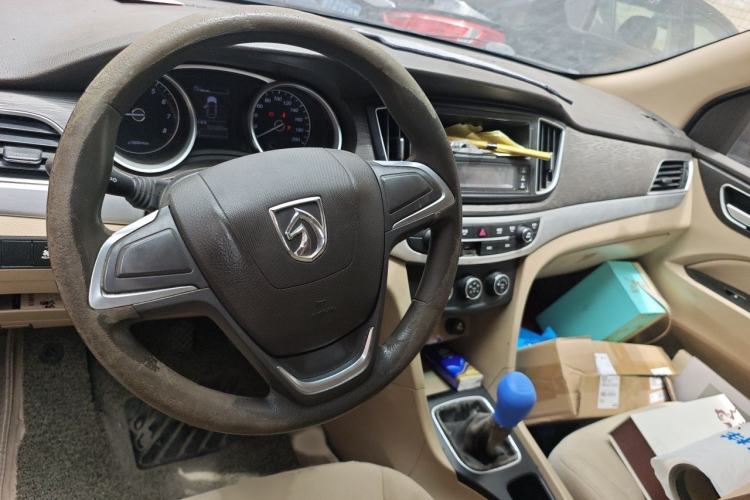 Used Baojun 730 2016 1.5L Manual Standard Version 7 Seats Steering Wheel