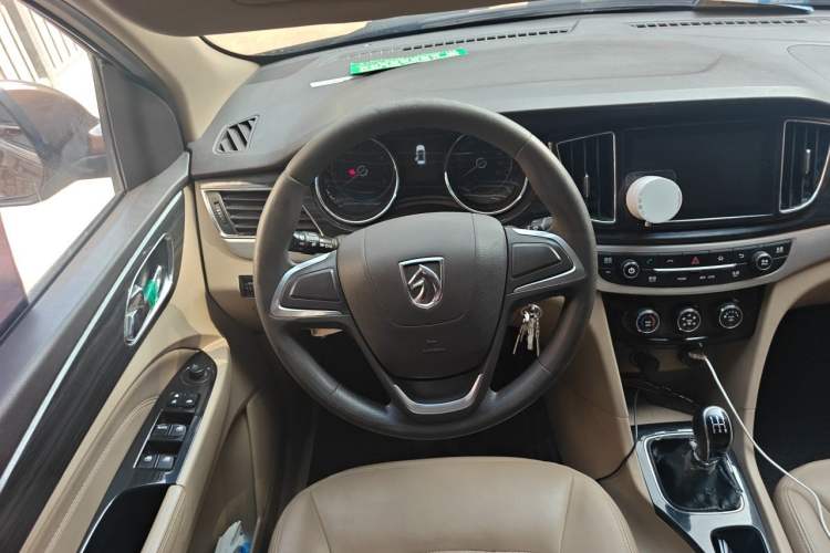 Used Baojun 730 2016 1.5L Manual Comfort Version 7 Seats China V Emission Standard Steering Wheel