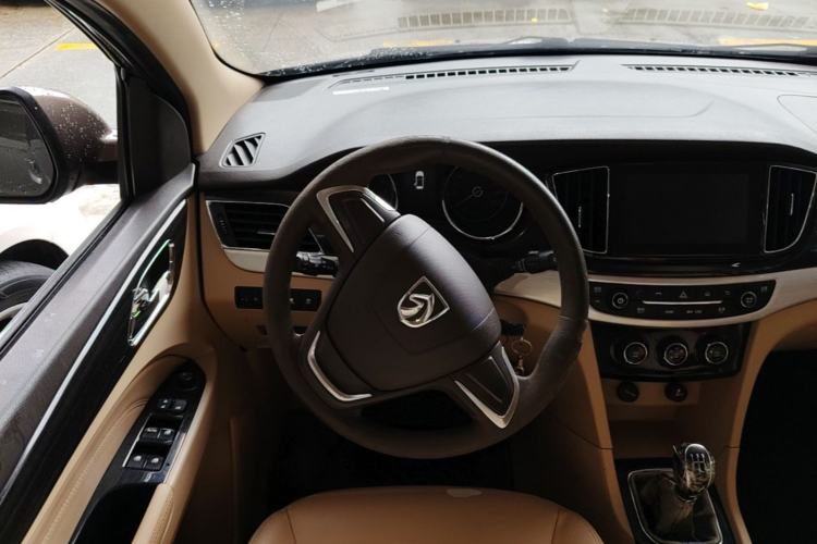 Used Baojun 730 2016 1.5L Manual Comfort Version 7 Seats China V Emission Standard Steering Wheel