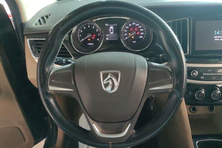 Used Baojun 730 2016 1.5L Manual Comfort Version 7 Seats China V Emission Standard Steering Wheel